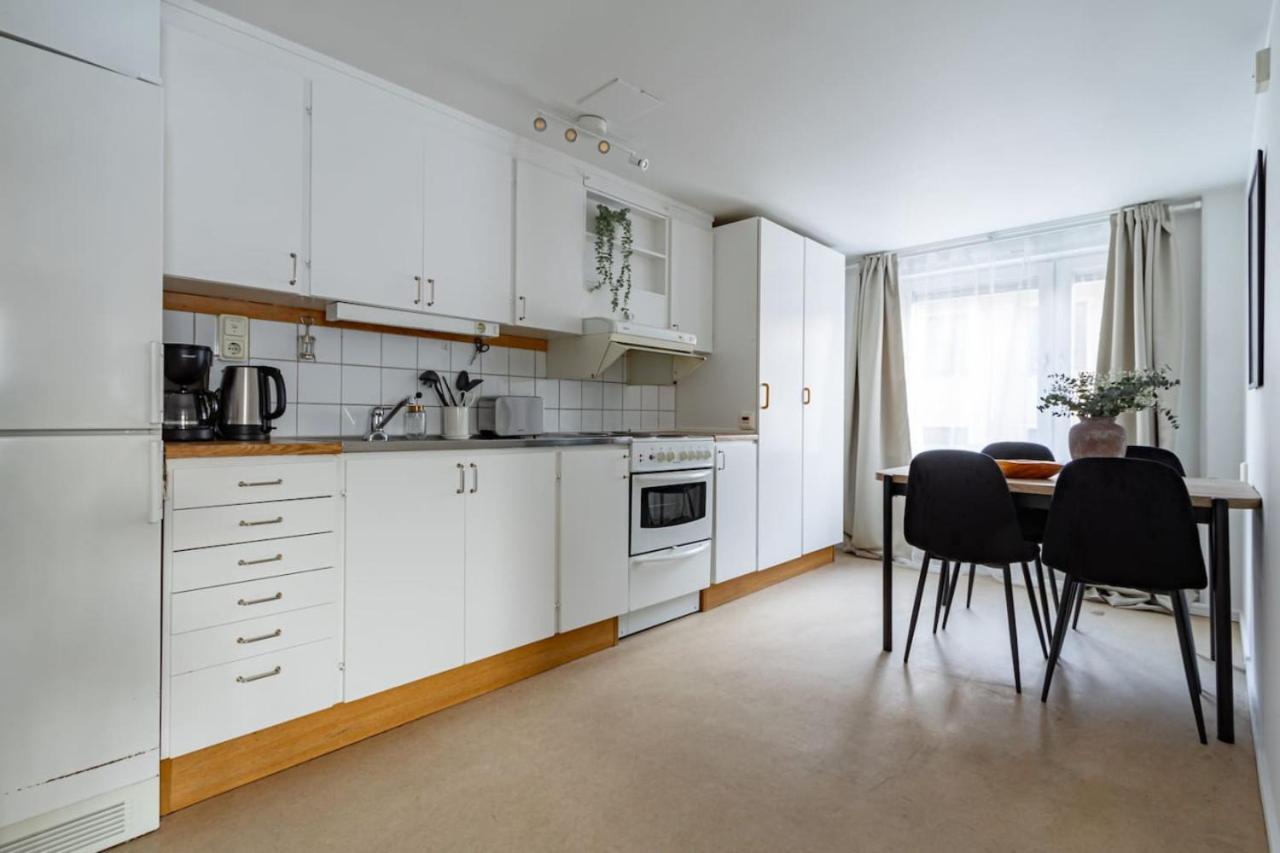 Budget Comfort On Trendy Soedermalm Stockholm Bagian luar foto